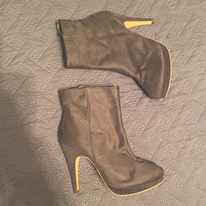 H&M Gray Suede Ankle Booties Size 6